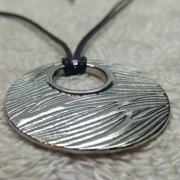 Lia Sophia Necklace Round Circle Brown Gold Silver Black String Necklace - Picture 9 of 9